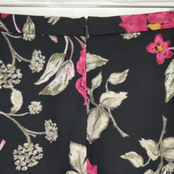 VAN HEUSSEN | size 12 | Black Floral Skirt | Zip - Hook and Eye Back Closure - Picture 10 of 15